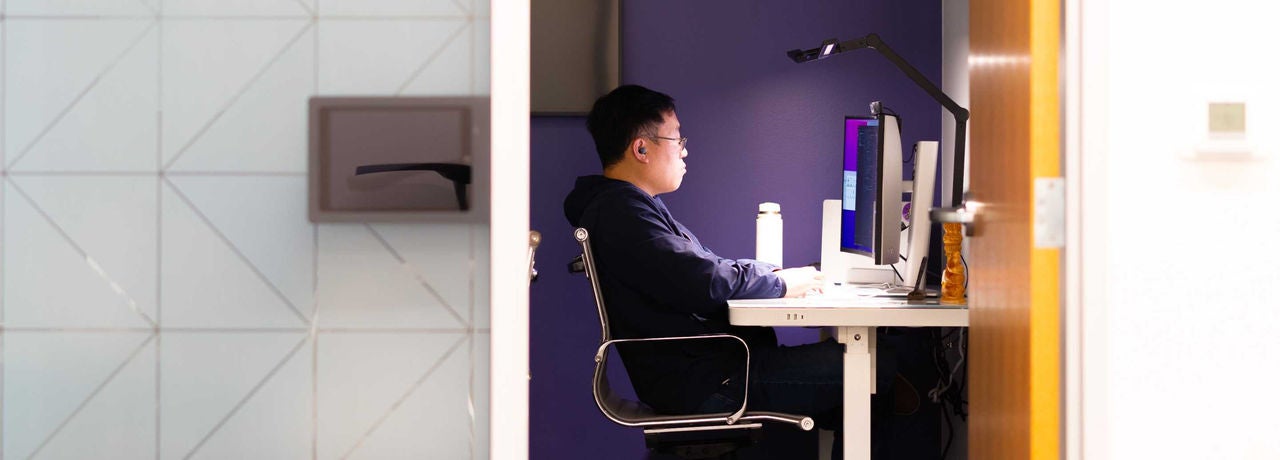 developers-brainstorming-together.